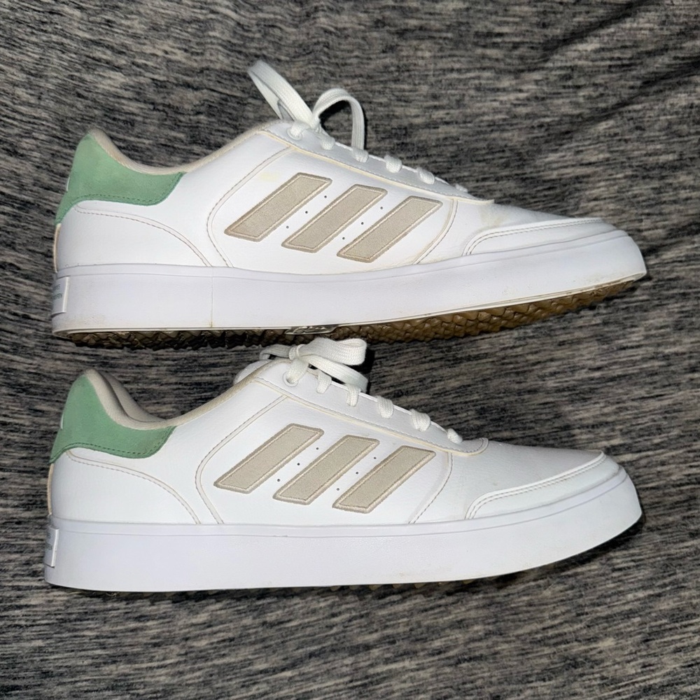 Adidas men’s retro cross golf shoes
Green and white
Men’s size 11.5